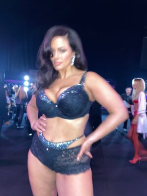 Ashley Graham Instagram - THAT WAS SO MUCH FUN!!!! thank you @victoriassecret for having me 🪽💕 it means to much to me that I get to represent the curvy girls on your runway