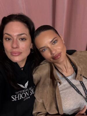 Ashley Graham Instagram - THAT WAS SO MUCH FUN!!!! thank you @victoriassecret for having me 🪽💕 it means to much to me that I get to represent the curvy girls on your runway