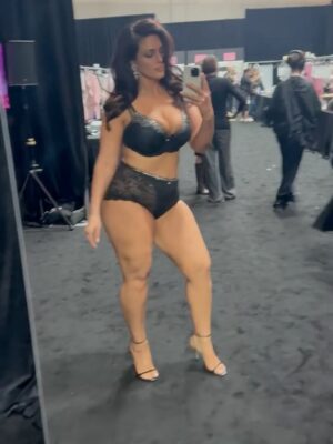 Ashley Graham Instagram - THAT WAS SO MUCH FUN!!!! thank you @victoriassecret for having me 🪽💕 it means to much to me that I get to represent the curvy girls on your runway