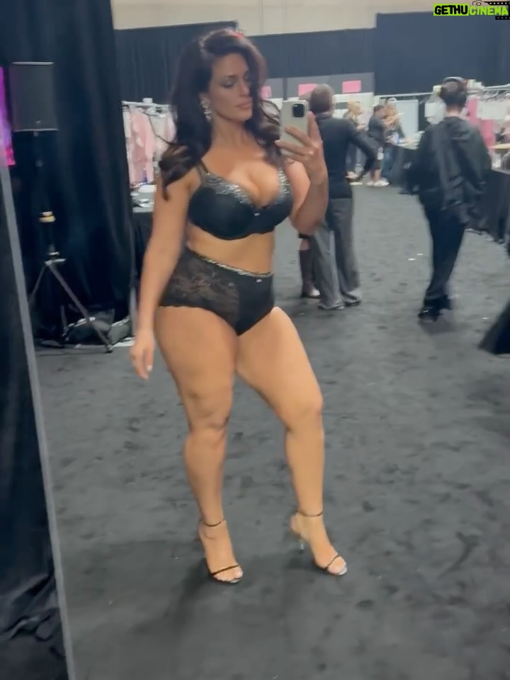 Ashley Graham - 514.4K Likes - THAT WAS SO MUCH FUN!!!! thank you @victoriassecret for having me 🪽💕 it means to much to me that I get to represent the curvy girls on your runway