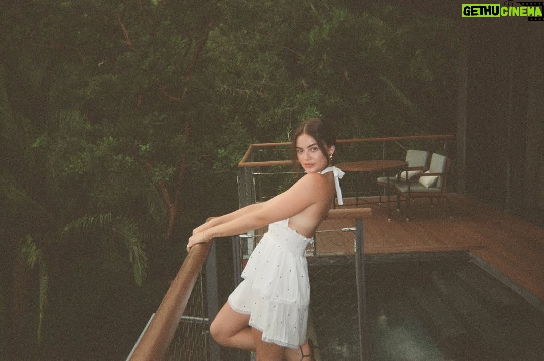 Ashley Newbrough - 2.3K Likes - salty sunsets i have no notes 🥥 🇲🇽