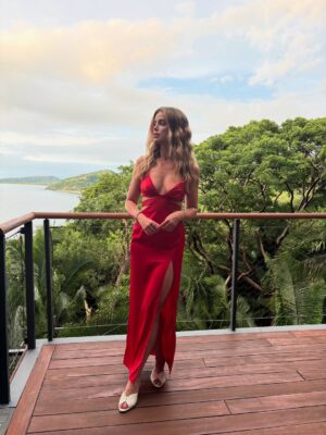 Ashley Newbrough Instagram - caught between jungle and sky