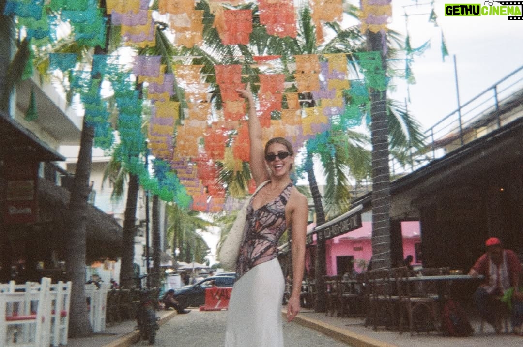 Ashley Newbrough - 2.3K Likes - salty sunsets i have no notes 🥥 🇲🇽
