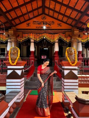 Ashvithi Shetty Instagram - Namma Guthu (ancestral) Mane ā„ļø
Blouse @viha.alankar š