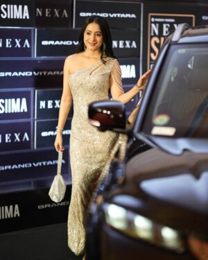 Ashvithi Shetty Instagram - @ashvithi_shetty turned heads with her effortless style and radiant presence on the red carpet at the NEXA SIIMA 2025 Bangalore Nominations Party. A perfect blend of grace and glam! āØ
#NEXASIIMA #SIIMAinDubai #SIIMA2025 #NEXA #Airtel #Swastiks #HonerHomes #SouthIndiaShoppingMall #BigC #EaseMyTrip #Budbee #SMAAX #LaNima #NEXAExperience #createinspire @swastiks_official
