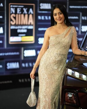Ashvithi Shetty Instagram - @ashvithi_shetty turned heads with her effortless style and radiant presence on the red carpet at the NEXA SIIMA 2025 Bangalore Nominations Party. A perfect blend of grace and glam! āØ
#NEXASIIMA #SIIMAinDubai #SIIMA2025 #NEXA #Airtel #Swastiks #HonerHomes #SouthIndiaShoppingMall #BigC #EaseMyTrip #Budbee #SMAAX #LaNima #NEXAExperience #createinspire @swastiks_official