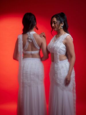 Ashvithi Shetty Instagram - SIIMA 2025
A tribute to the timeless charm of Saroja Devi, this all-white look sparkles with pearls and subtle shine.
A modern take on retro elegance where purity meets grace, and classic beauty feels new again.
Team:
Styling @khushi_jagadisha
Outfit @advayabangalore
Accessories @nk_jewelshouse
Photography @nithishayyod
Makeup @makeoverby_roopakala
Hair @sparkle_makeover_by_bharathi
Studio @asdreamstudio
Bag @sachii_by_kiran
Nails @cosmiclashesandnails