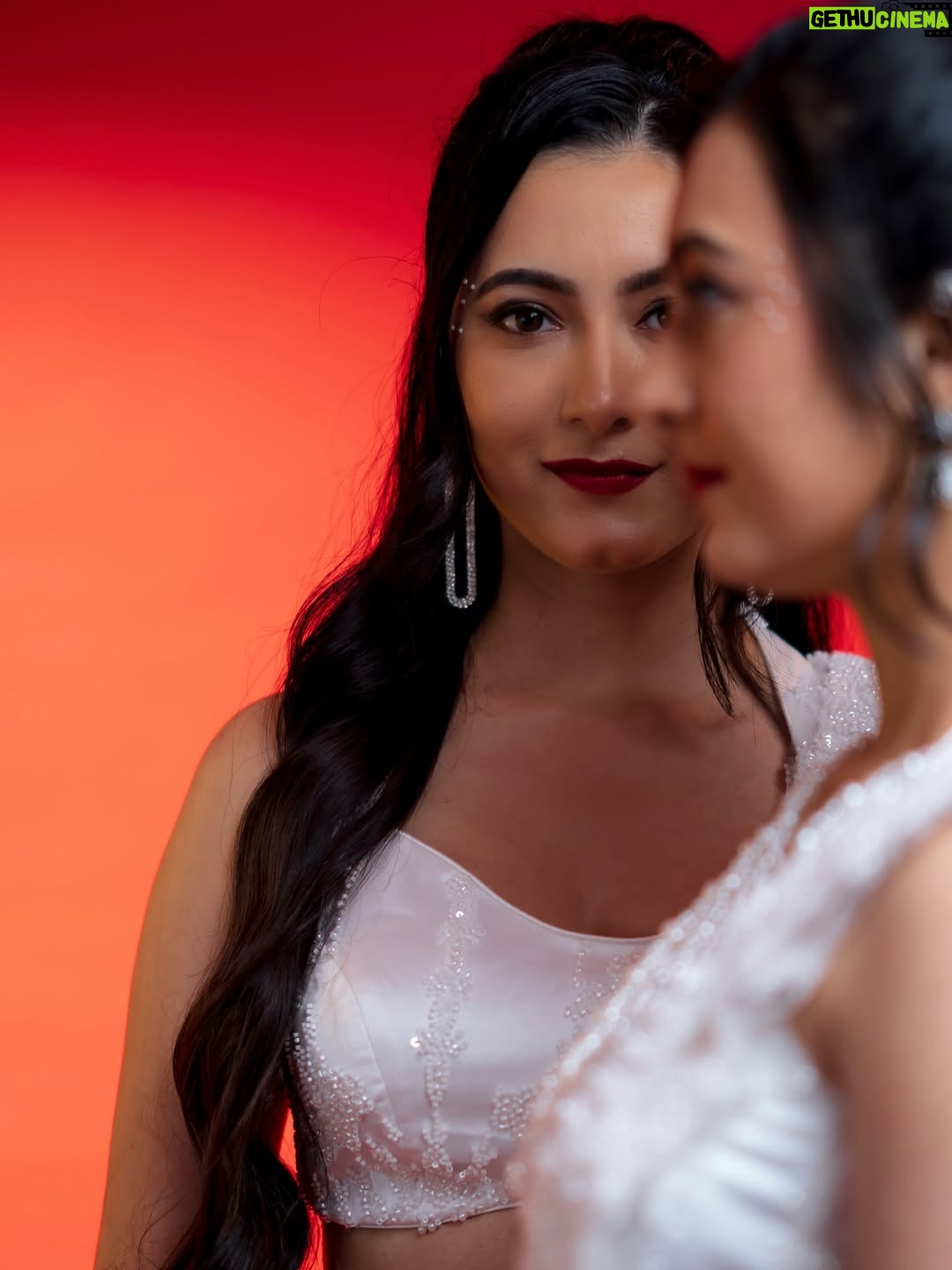 Ashvithi Shetty - 29.3K Likes - SIIMA 2025
A tribute to the timeless charm of Saroja Devi, this all-white look sparkles with pearls and subtle shine.
A modern take on retro elegance where purity meets grace, and classic beauty feels new again.

Team: 
Styling @khushi_jagadisha 
Outfit @advayabangalore
Accessories @nk_jewelshouse
Photography @nithishayyod 
Makeup @makeoverby_roopakala 
Hair @sparkle_makeover_by_bharathi 
Studio @asdreamstudio
Bag @sachii_by_kiran
Nails @cosmiclashesandnails