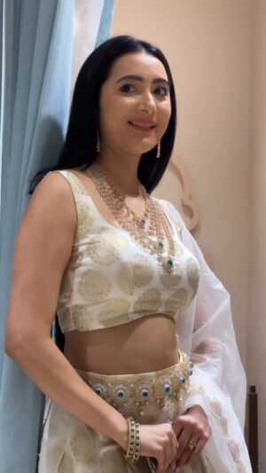 Ashvithi Shetty Instagram - 🥰✨💫
These beautiful jewels @rasasilverjewels
Outfit @inayadesignerstudio