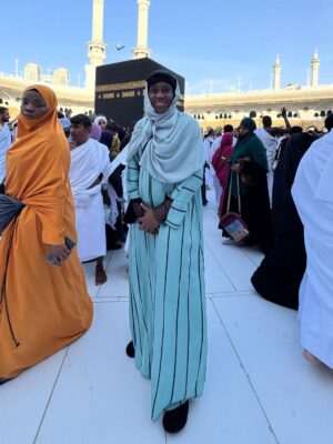 Asisat Oshoala Instagram - I feel like a kid at the Disney park 🕋📿 #umrah2025 #bucketlistunlocked🔓❤️✔️ #mashaallahماشاءالله☺️ #BiggerThanFootball #jumaahmubarak❤️
