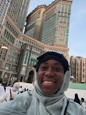 Asisat Oshoala Instagram - I feel like a kid at the Disney park 🕋📿 #umrah2025 #bucketlistunlocked🔓❤️✔️ #mashaallahماشاءالله☺️ #BiggerThanFootball #jumaahmubarak❤️