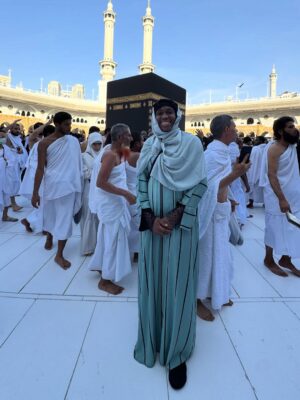 Asisat Oshoala Instagram - I feel like a kid at the Disney park 🕋📿 #umrah2025 #bucketlistunlocked🔓❤️✔️ #mashaallahماشاءالله☺️ #BiggerThanFootball #jumaahmubarak❤️