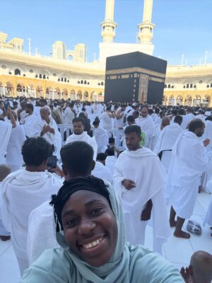 Asisat Oshoala Instagram - I feel like a kid at the Disney park 🕋📿 #umrah2025 #bucketlistunlocked🔓❤️✔️ #mashaallahماشاءالله☺️ #BiggerThanFootball #jumaahmubarak❤️