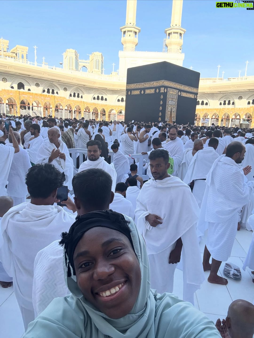 Asisat Oshoala - 190.9K Likes - I feel like a kid at the Disney park 🕋📿 #umrah2025 #bucketlistunlocked🔓❤️✔️ #mashaallahماشاءالله☺️ #BiggerThanFootball #jumaahmubarak❤️