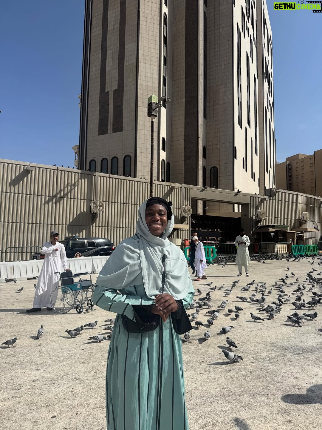 Asisat Oshoala - 190.9K Likes - I feel like a kid at the Disney park 🕋📿 #umrah2025 #bucketlistunlocked🔓❤️✔️ #mashaallahماشاءالله☺️ #BiggerThanFootball #jumaahmubarak❤️