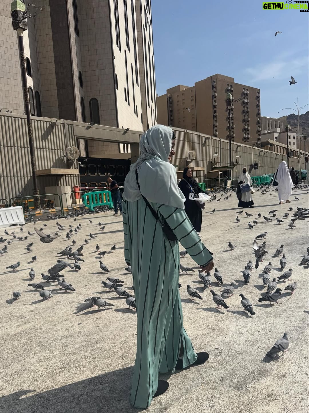 Asisat Oshoala - 190.9K Likes - I feel like a kid at the Disney park 🕋📿 #umrah2025 #bucketlistunlocked🔓❤️✔️ #mashaallahماشاءالله☺️ #BiggerThanFootball #jumaahmubarak❤️