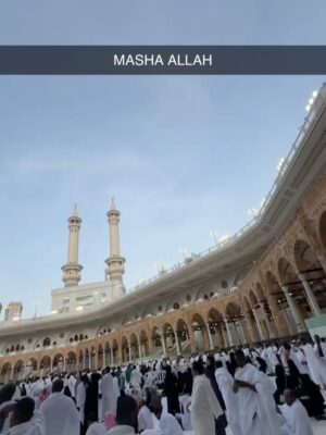 Asisat Oshoala Instagram - I feel like a kid at the Disney park 🕋📿 #umrah2025 #bucketlistunlocked🔓❤️✔️ #mashaallahماشاءالله☺️ #BiggerThanFootball #jumaahmubarak❤️