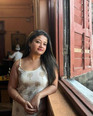 Asmee Ghosh Instagram - বাউন্ডুলে 🌸
