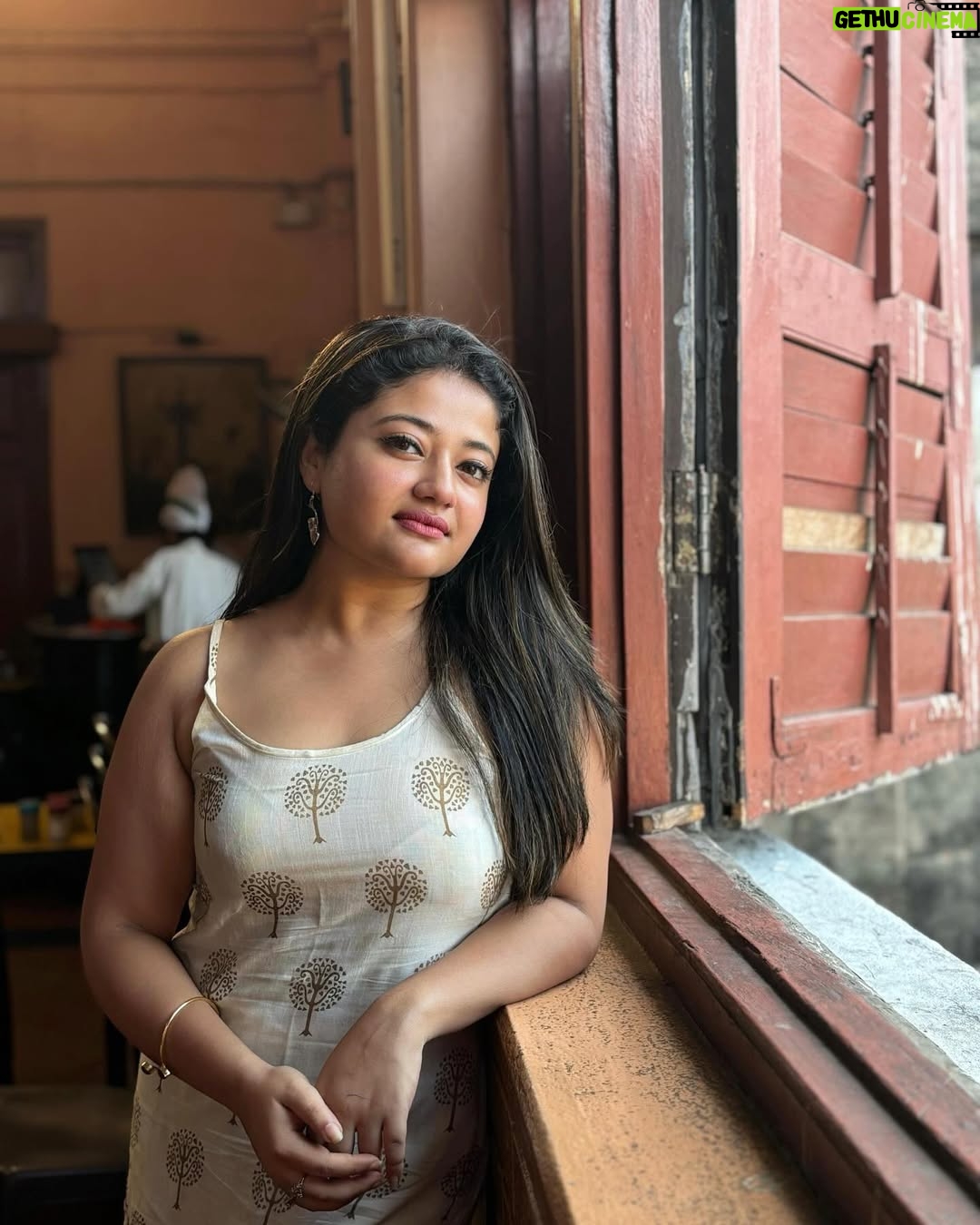 Asmee Ghosh - 61.8K Likes - বাউন্ডুলে 🌸