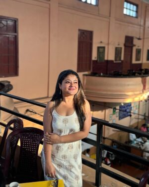 Asmee Ghosh Instagram - বাউন্ডুলে 🌸