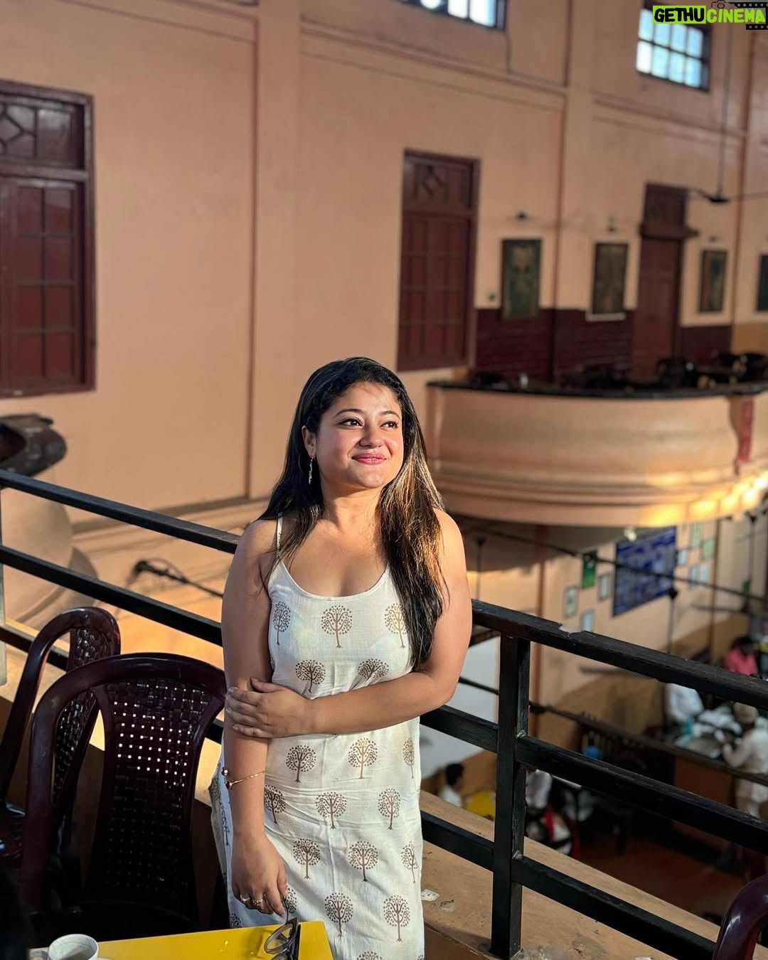 Asmee Ghosh - 61.8K Likes - বাউন্ডুলে 🌸