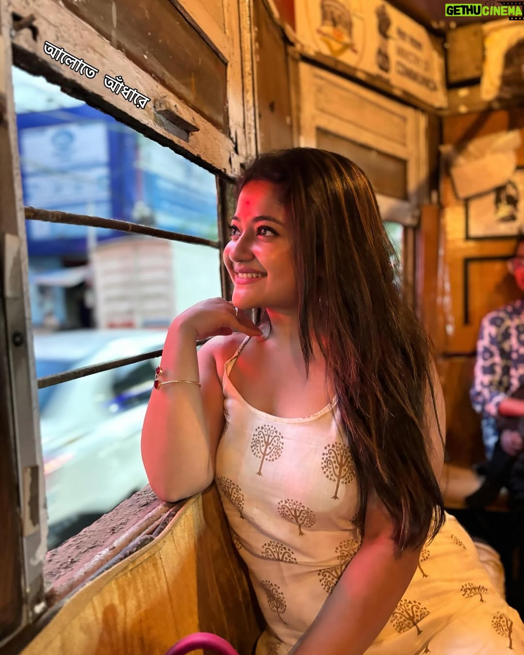 Asmee Ghosh - 61.8K Likes - বাউন্ডুলে 🌸