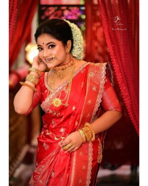 Asmee Ghosh Instagram - Woven in red❤️