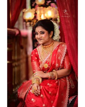 Asmee Ghosh Instagram - Woven in red❤️