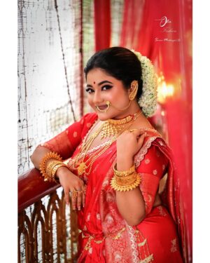 Asmee Ghosh Instagram - Woven in red❤️