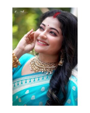 Asmee Ghosh Instagram - মিনি রানীর বৌভাত বলে কথা 🙈❤️
.
.
.
.
.
.
.
.
PC: @krishnenendu_adhikary5070 
Hair: @payelkarmokar ❤️