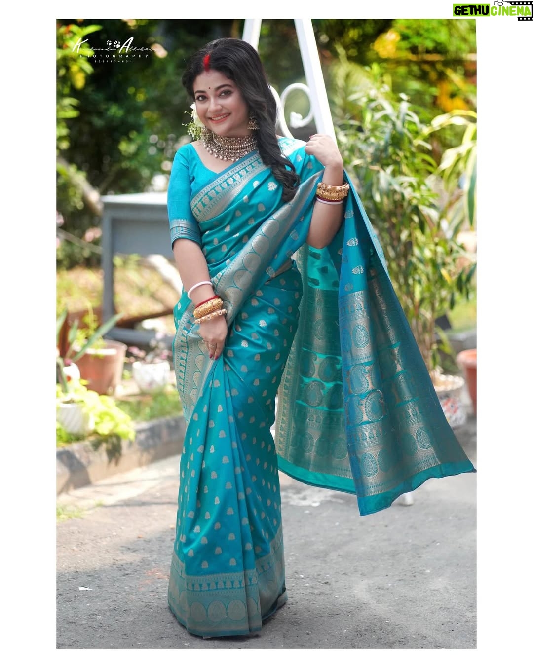 Asmee Ghosh - 17.2K Likes - মিনি রানীর বৌভাত বলে কথা 🙈❤️
.
.
.
.
.
.
.
.
PC: @krishnenendu_adhikary5070 
Hair: @payelkarmokar ❤️