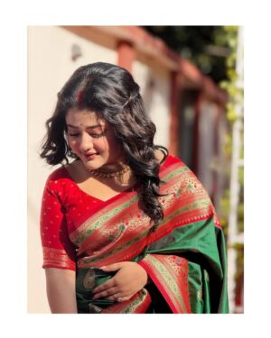 Asmee Ghosh Instagram - মিনি রানীর ভাত কাপড়ের অনুষ্ঠান ❤️
.
.
.
.
Keep watching “Roshnai” everyday 10pm on @starjalsha and anytime on @jiohotstar ❤️❤️