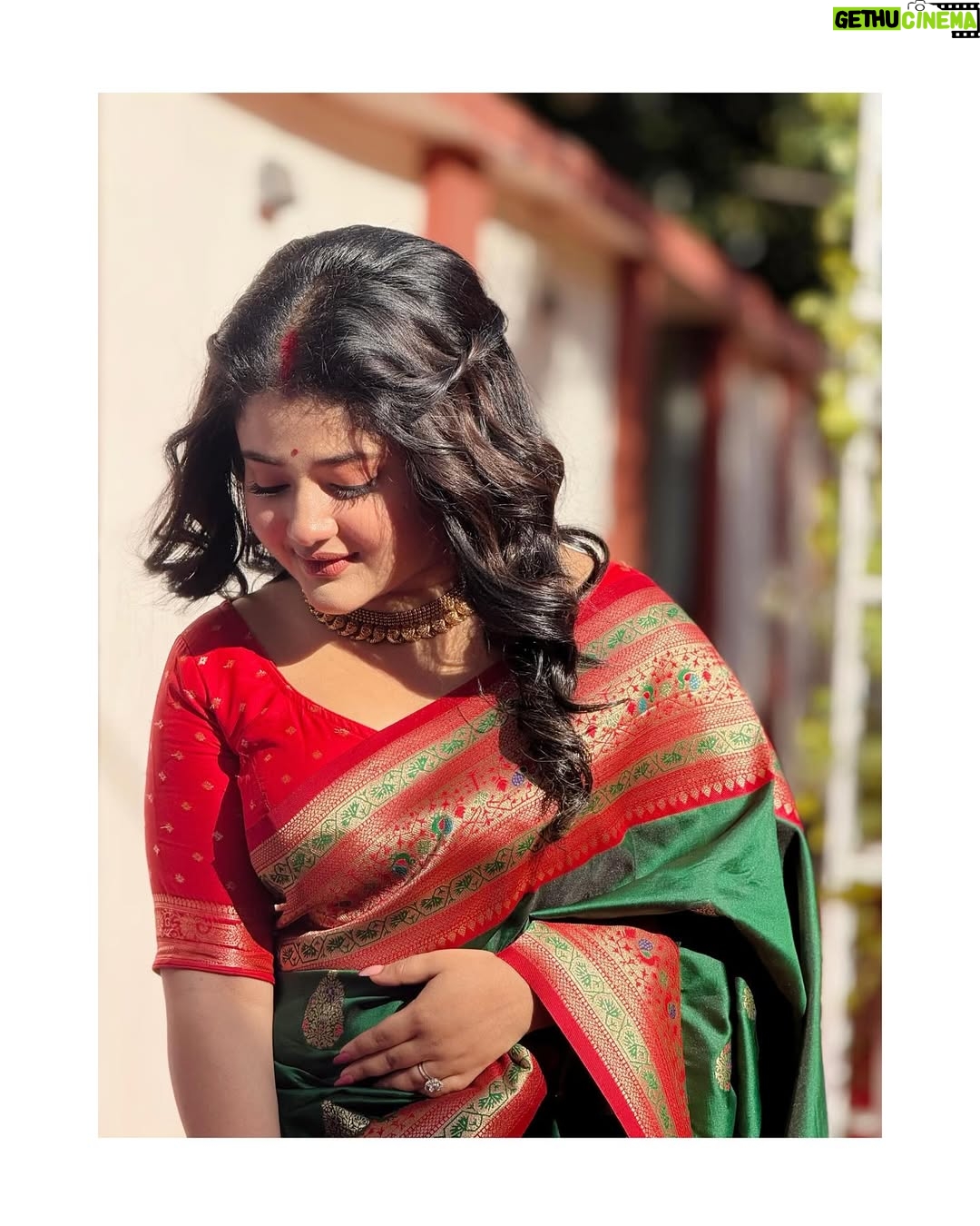 Asmee Ghosh - 8.8K Likes - মিনি রানীর ভাত কাপড়ের অনুষ্ঠান ❤️
.
.
.
.
Keep watching “Roshnai” everyday 10pm on @starjalsha and anytime on @jiohotstar ❤️❤️