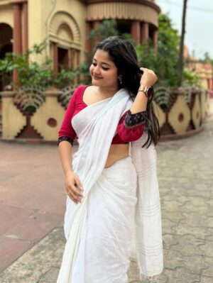 Asmee Ghosh Instagram - Pray, believe, surrender❤️