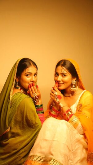 Asmeet Sehra Instagram - šš¹ Read Caption!
This recreation of the most beautiful Madhubalaās look has been stuck in my mind since i saw that viral reel, so we decided why not to recreate this look and share with you all.
And so we did, this 18 seconds that youāre seeing wasnāt that easy, this reel took so long. Only we know the hard work behind it.
Moreover, the hand jewelry that we were looking for was not available in any market so we made this by ourselves from the scratch.
If youāre reading this, please take a moment and appreciate our efforts and like this reel!ā„ļø
.
.
.
#reels #reelsinstagram #reelkarofeelkaro #explore