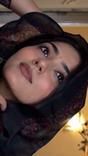 Asmeet Sehra Instagram - Laal bindi, kala dupatta aur aap btaein?ā¤ļø
#reel #reelitfeelit #explorer #reelsinstagram #reelkarofeelkaro #explore #reels #explorepage #nfak #reelsvideo