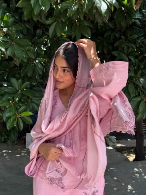 Asmeet Sehra Instagram - Qawali jehi lagdišø
Look at those little chikoos behind meš
Suit @label_ramtex