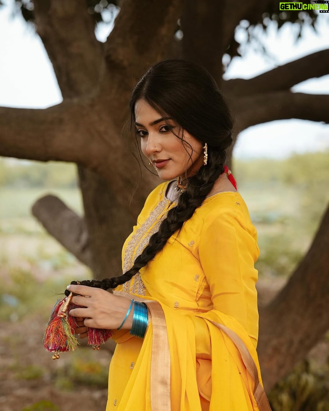 Asmeet Sehra - 2.2K Likes - ਨੀ ਮੈਂ ਜਾਣਾ ਜੋਗੀ ਦੇ ਨਾਲ, ਕੰਨੀ ਮੁੰਦਰਾਂ ਪਾਕੇ..

Bulleh shah ik Jogi aya
Dar saday ohne dhuana paya
Ayne lut layi Heer Sayal
Aya bhes wata ke

You can choose your favourite picture and let me know which one you loved because I couldn’t choose one.🙂‍↔️
 

🕊️