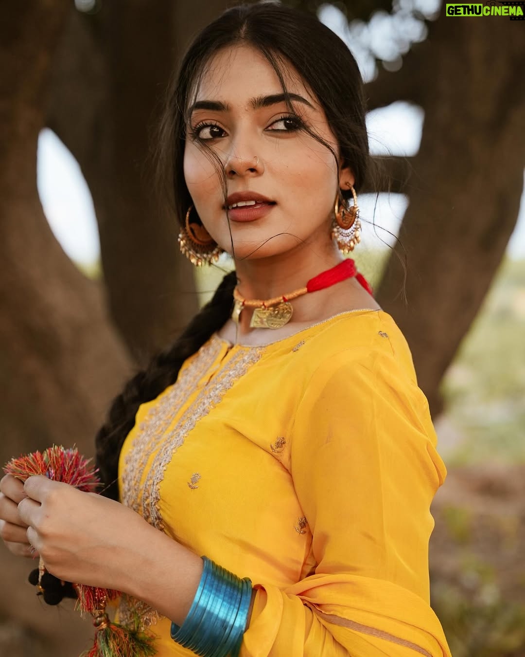 Asmeet Sehra - 2.2K Likes - ਨੀ ਮੈਂ ਜਾਣਾ ਜੋਗੀ ਦੇ ਨਾਲ, ਕੰਨੀ ਮੁੰਦਰਾਂ ਪਾਕੇ..

Bulleh shah ik Jogi aya
Dar saday ohne dhuana paya
Ayne lut layi Heer Sayal
Aya bhes wata ke

You can choose your favourite picture and let me know which one you loved because I couldn’t choose one.🙂‍↔️
 

🕊️