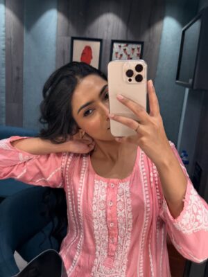 Asmeet Sehra Instagram - Bahaar is feeling like a bahaarš§š»š©·
Truly grateful to be a part of #PhapheyKuttniyaa š«¶š¼
Never imagined Iād get the opportunity to play Bahaar, it still feels surreal! This is not just a role, itās a dream come true for me. Iām beyond thankful to @jagdeepsidhu3 sir for believing in me.š¤ Also feel really lucky to have met and stood with Neeru mam, Tania mam and with the entire team.š„¹
Thankyou @prabhbainsmusic for always supporting!
Shukriya twade sareya da v ehna peyar den layi eda hi support te peyar karde rahoāØ
Bohat sara peyar,
Bahaarš©·