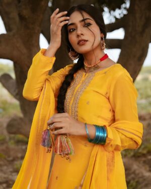 Asmeet Sehra Instagram - ਨੀ ਮੈਂ ਜਾਣਾ ਜੋਗੀ ਦੇ ਨਾਲ, ਕੰਨੀ ਮੁੰਦਰਾਂ ਪਾਕੇ..

Bulleh shah ik Jogi aya
Dar saday ohne dhuana paya
Ayne lut layi Heer Sayal
Aya bhes wata ke

You can choose your favourite picture and let me know which one you loved because I couldn’t choose one.🙂‍↔️
 

🕊️