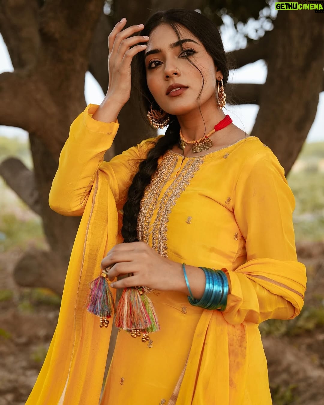 Asmeet Sehra - 2.2K Likes - ਨੀ ਮੈਂ ਜਾਣਾ ਜੋਗੀ ਦੇ ਨਾਲ, ਕੰਨੀ ਮੁੰਦਰਾਂ ਪਾਕੇ..

Bulleh shah ik Jogi aya
Dar saday ohne dhuana paya
Ayne lut layi Heer Sayal
Aya bhes wata ke

You can choose your favourite picture and let me know which one you loved because I couldn’t choose one.🙂‍↔️
 

🕊️