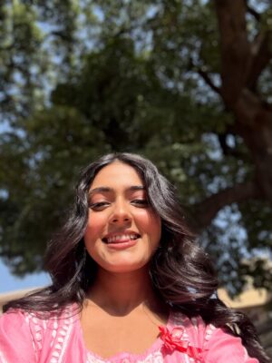 Asmeet Sehra Instagram - Bahaar is feeling like a bahaarš§š»š©·
Truly grateful to be a part of #PhapheyKuttniyaa š«¶š¼
Never imagined Iād get the opportunity to play Bahaar, it still feels surreal! This is not just a role, itās a dream come true for me. Iām beyond thankful to @jagdeepsidhu3 sir for believing in me.š¤ Also feel really lucky to have met and stood with Neeru mam, Tania mam and with the entire team.š„¹
Thankyou @prabhbainsmusic for always supporting!
Shukriya twade sareya da v ehna peyar den layi eda hi support te peyar karde rahoāØ
Bohat sara peyar,
Bahaarš©·