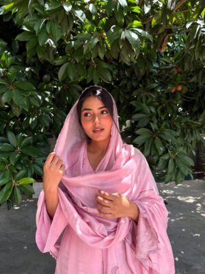 Asmeet Sehra Instagram - Qawali jehi lagdišø
Look at those little chikoos behind meš
Suit @label_ramtex