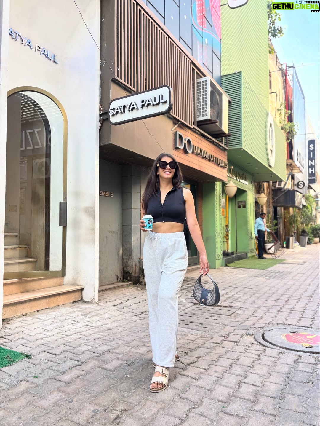 Asmita Arora - 3 Likes - Early bird gets the brew #morningcoffeerun