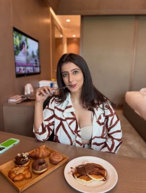 Asmita Arora Instagram - Suite life of family & chaos #famjam #staycation