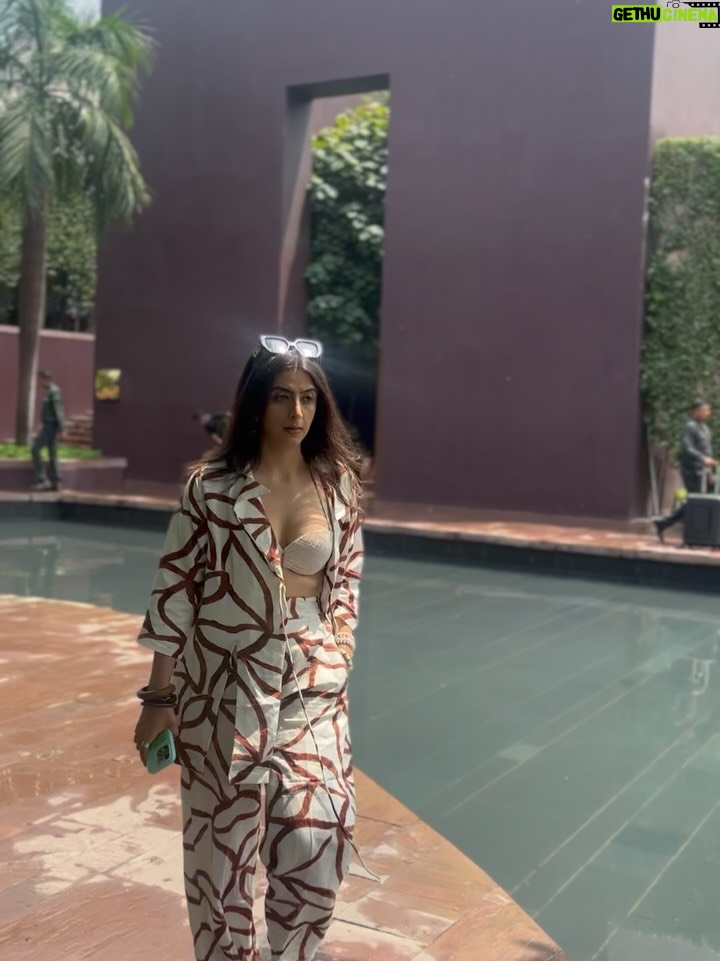 Asmita Arora - 3 Likes - Suite life of family & chaos #famjam #staycation