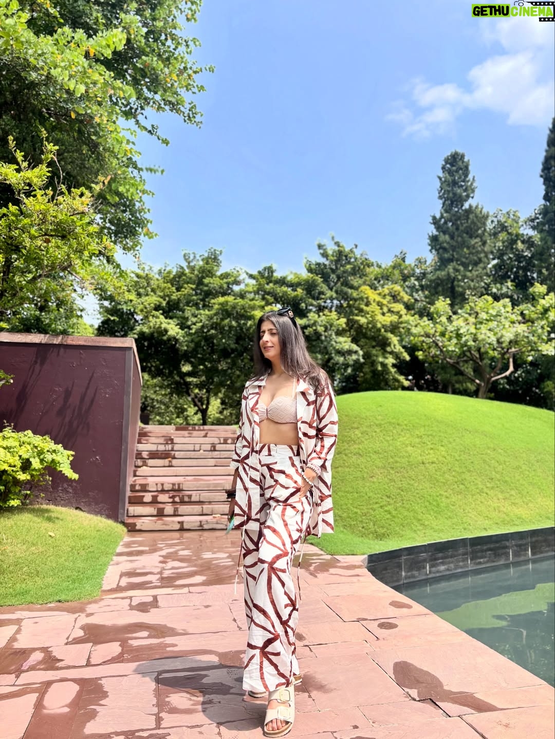 Asmita Arora - 3 Likes - Suite life of family & chaos #famjam #staycation