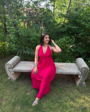 Asmita Arora Instagram - Serving ‘simple’ with a side of ‘stared at all day’
.
#tenusuitsuitkarda