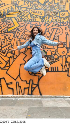 Asmita Arora Instagram - Walking through Delhi’s lanes-spice markets, street art, and golgappas that never disappoint. Every moment shot crisp and clear on the vivo X200 FE, powered by MediaTek Dimensity 9300 .
✨ Go get yours now at vivo.com
#MyCityVibes #vivoX200FE @vivo_india
.
#PoweredByMediaTek #MediaTekDimensity9300 #vivoX200FE #ZEISSImageProPacked